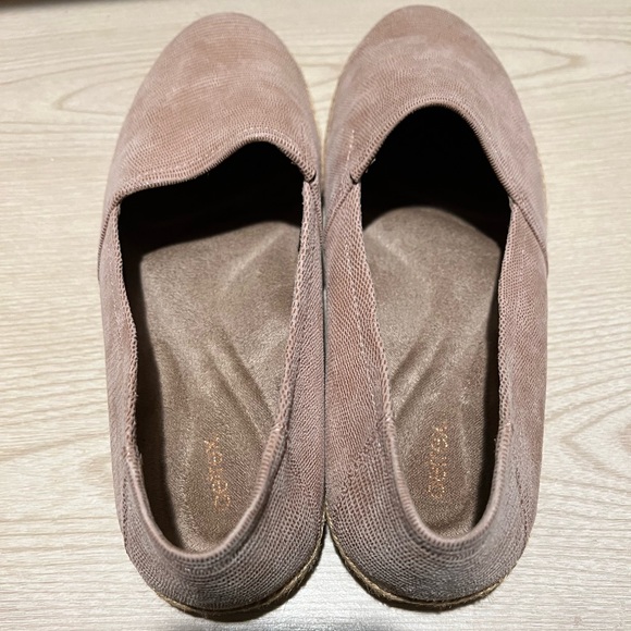 Aetrex Worldwide Blush Snake Slip on Shoes - Picture 4 of 6